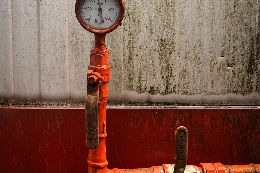 Red de tuberías y presión de un sistema contra incendios